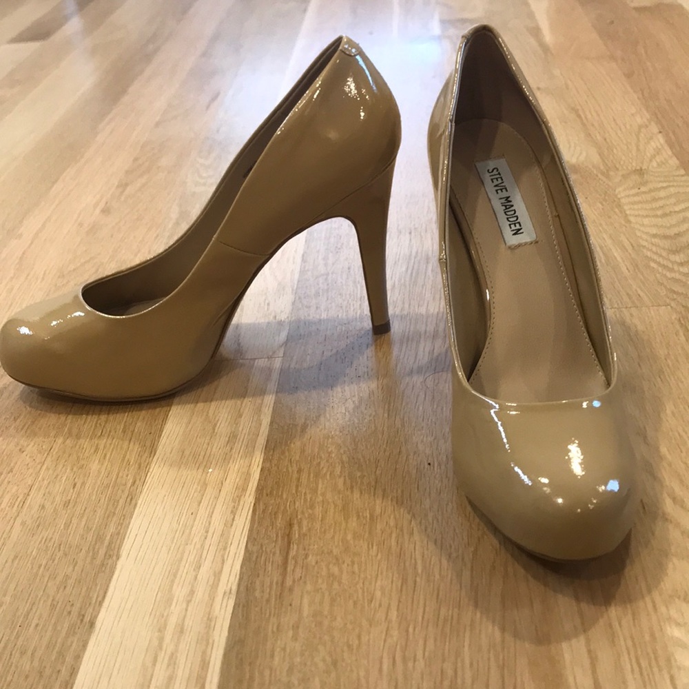 NWT Nude Steve Madden Pumps